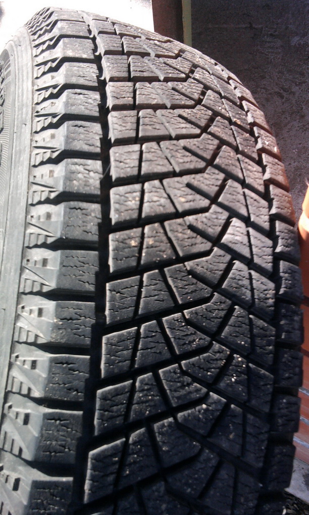 Bridgestone Blizzak 215 / 70 R 16